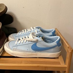 Nike men’s 10.5 leather sneaker. NEVER WORN